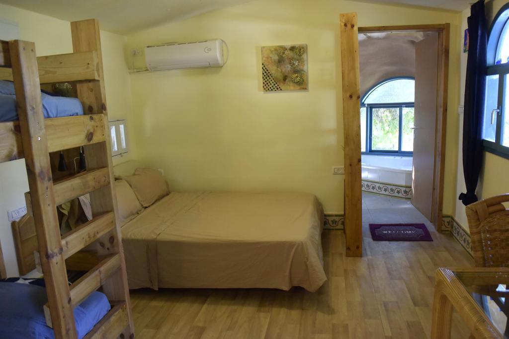 Dutch Farm Israel Bed and Breakfast Sede Zevi Exterior foto